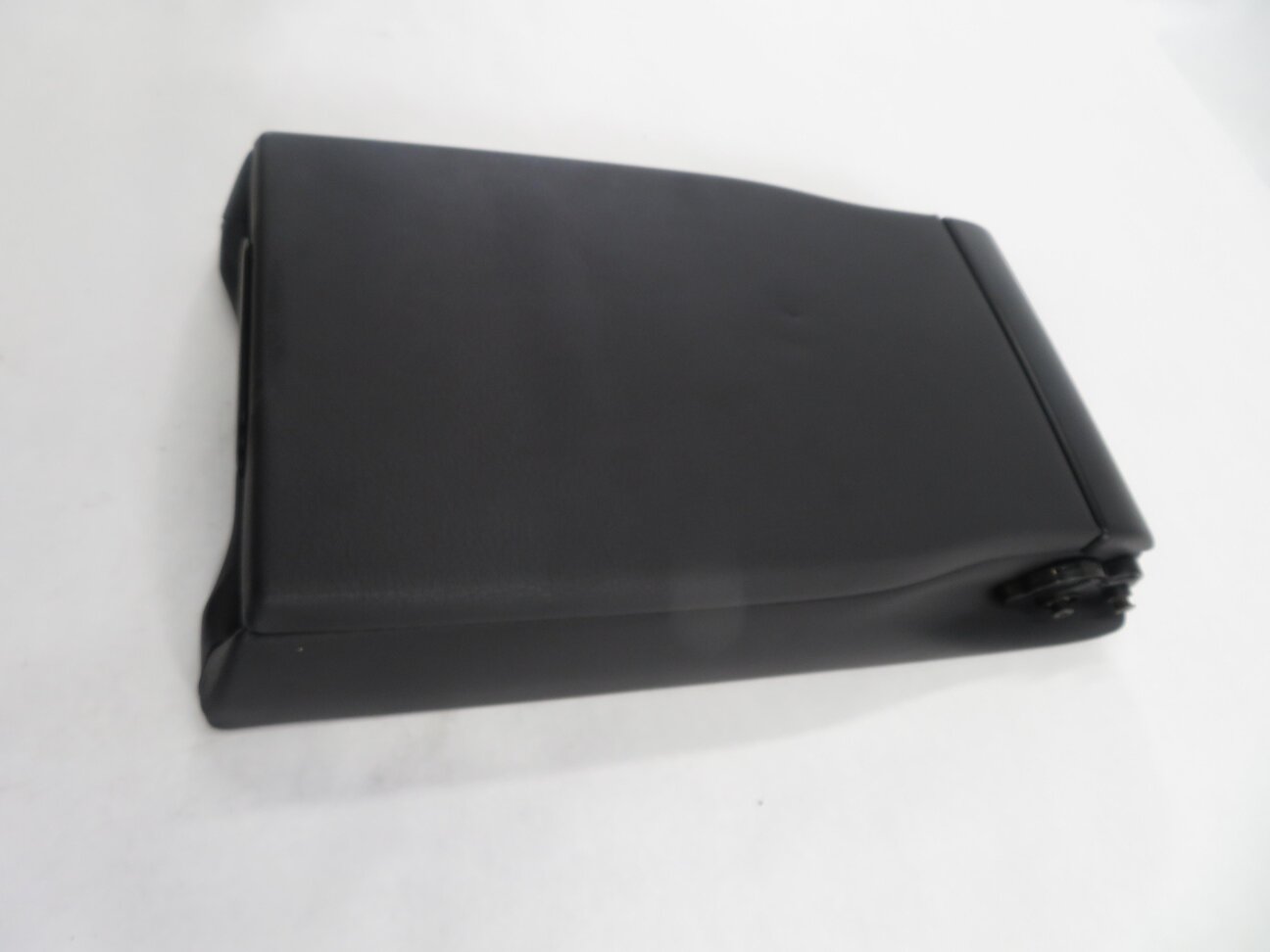 Thumbnail 3: 2015 AUDI A3 (8V) SEDAN - REAR SEAT CENTER CONSOLE CUP HOLDER ARMREST (BLACK)