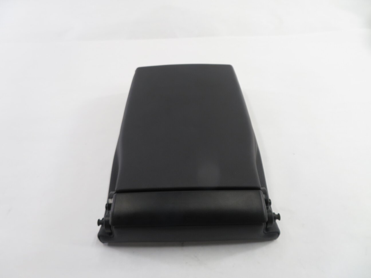 Thumbnail 4: 2015 AUDI A3 (8V) SEDAN - REAR SEAT CENTER CONSOLE CUP HOLDER ARMREST (BLACK)