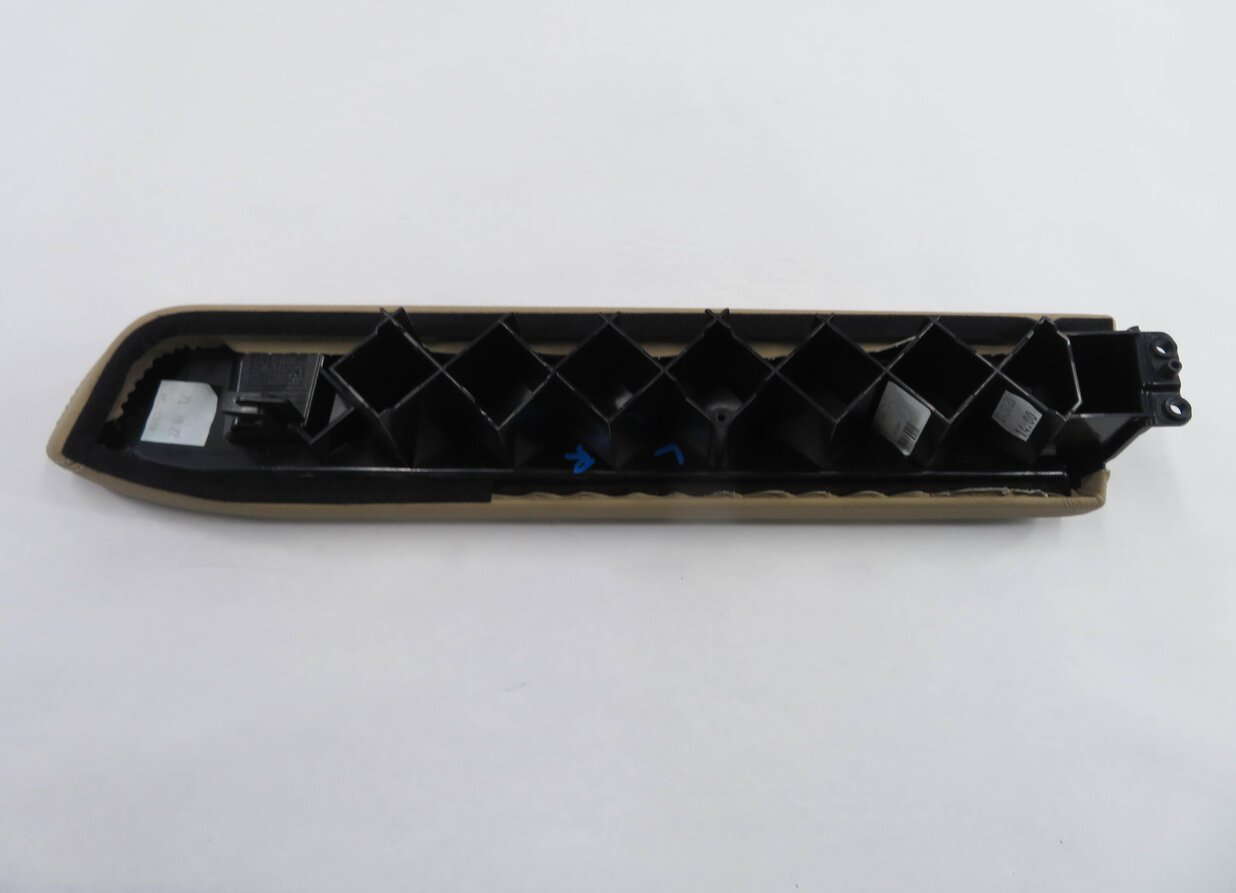 Thumbnail 5: 2012 MERCEDES S550 (W221) LEFT REAR DOOR ARMREST (BROWN LEATHER 214A)