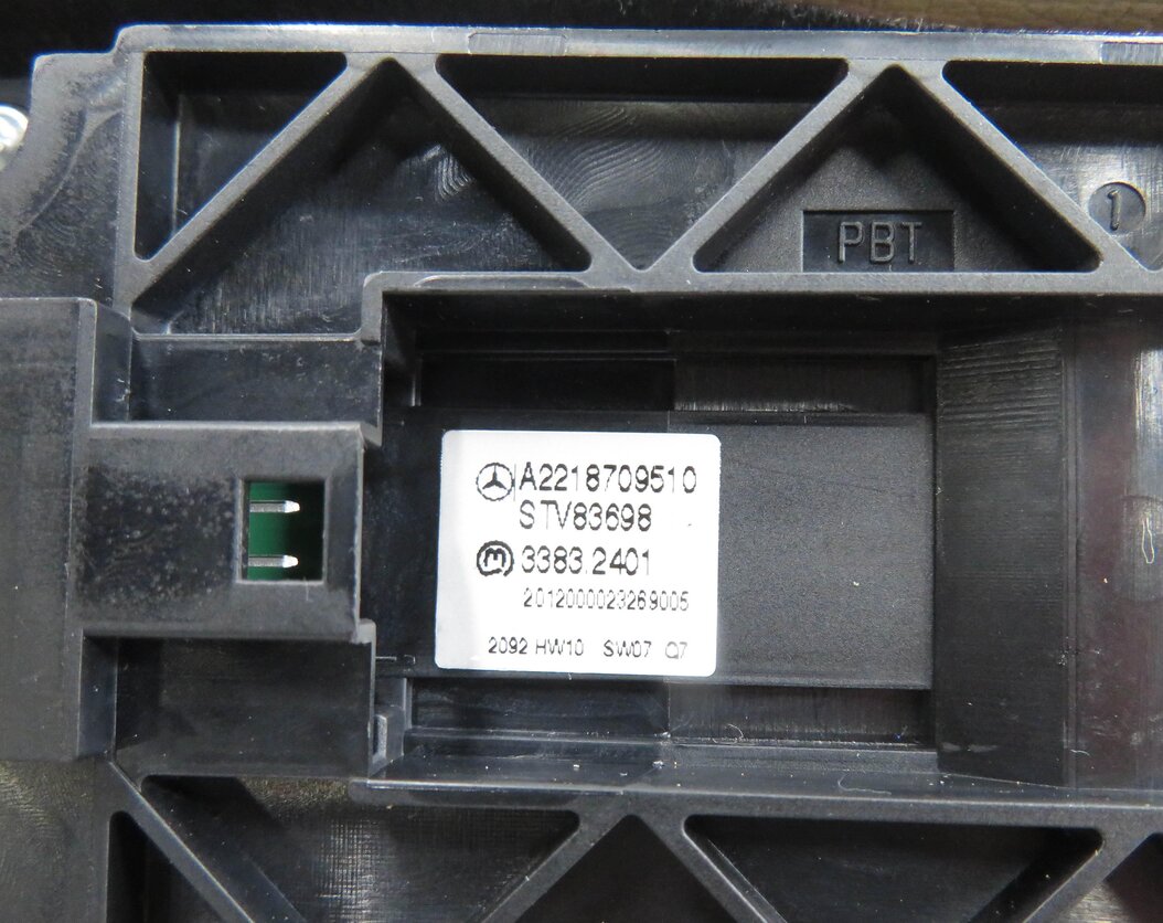 Thumbnail 8: 2012 MERCEDES S550 (W221) LEFT REAR DOOR SUN SHADE WINDOW SWITCH (BROWN)
