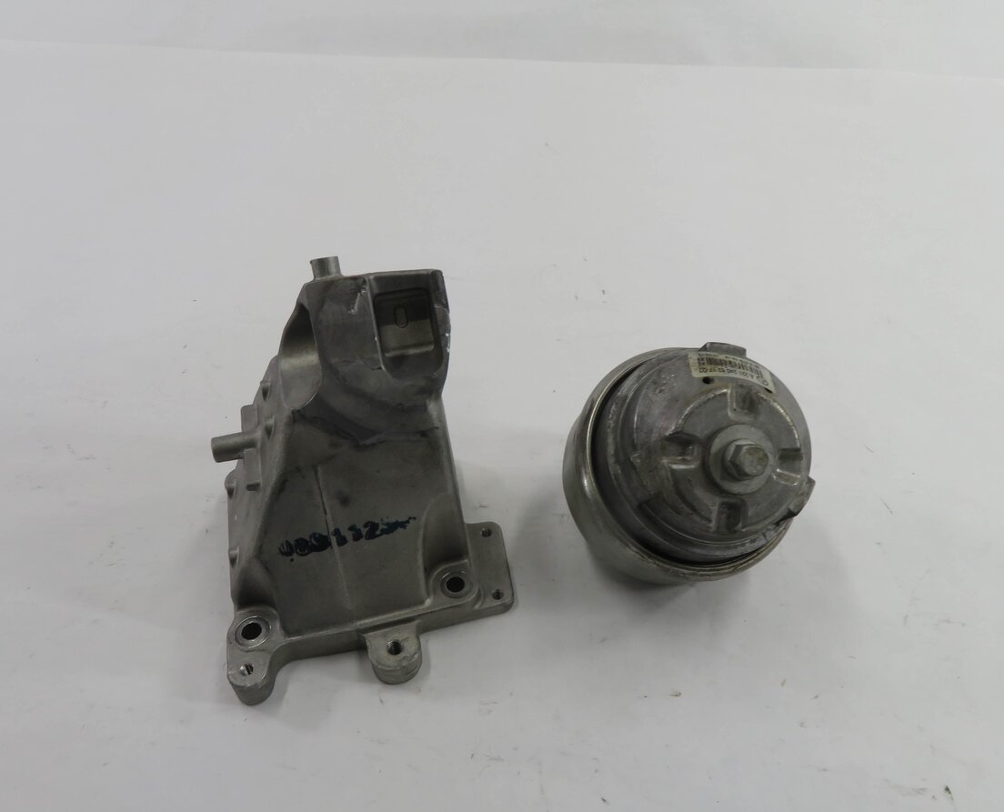 Thumbnail 3: 2012 MERCEDES S550 (W221) 4.6L TWIN TURBO ENGINE - LEFT DRIVER MOTOR MOUNT SET-2