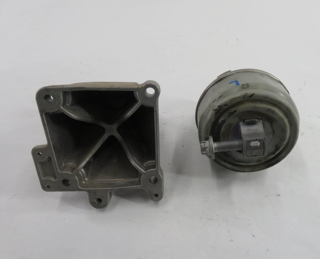 Thumbnail 7: 2012 MERCEDES S550 (W221) 4.6L TWIN TURBO ENGINE - LEFT DRIVER MOTOR MOUNT SET-2