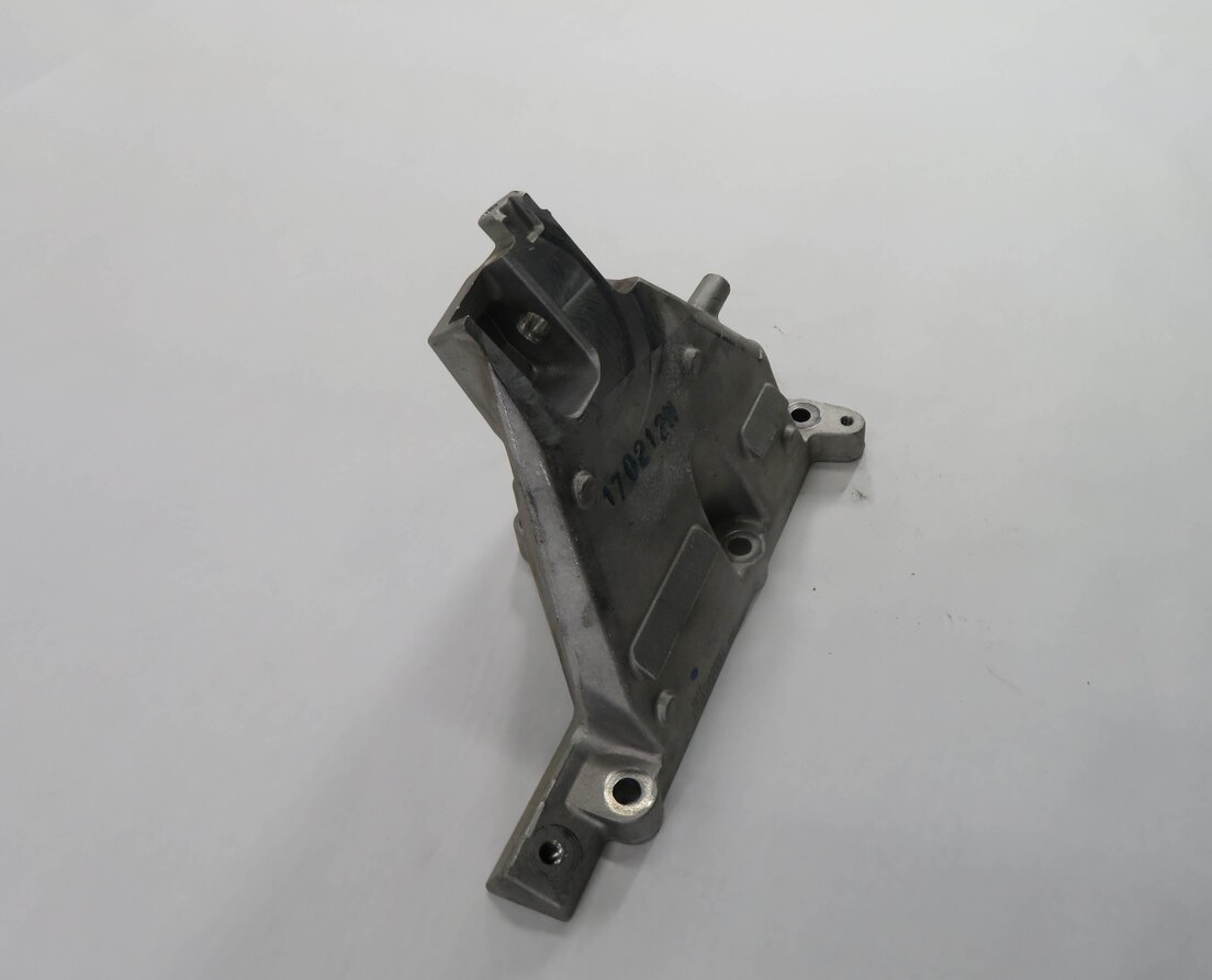 Thumbnail 4: 2012 MERCEDES S550 (W221) 4.6L TWIN TURBO ENGINE - RIGHT MOTOR MOUNT BRACKET