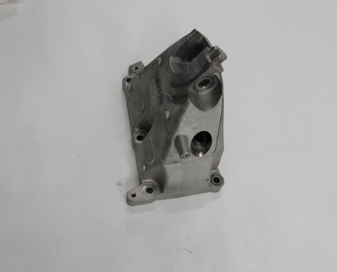Thumbnail 5: 2012 MERCEDES S550 (W221) 4.6L TWIN TURBO ENGINE - RIGHT MOTOR MOUNT BRACKET