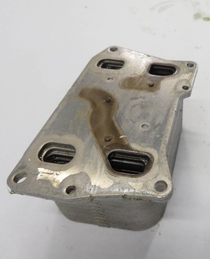 Thumbnail 4: 2011-2020 MERCEDES CL550 E550 GL450 GL550 ML550 S550 SL550 - ENGINE OIL COOLER