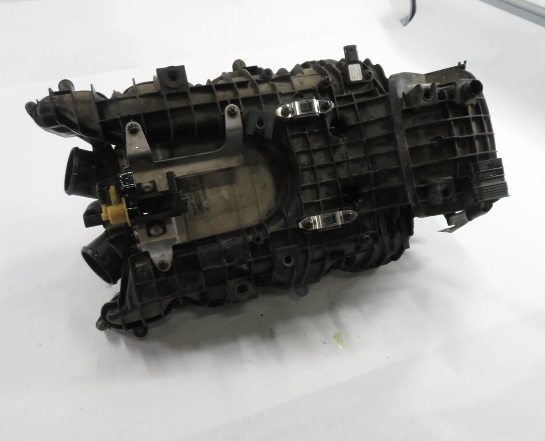 11-20 MERCEDES CL550 E550 GL450 GL550 GLS550 S550 SL550 - 4.6L INTAKE MANIFOLD