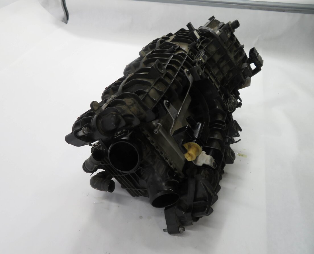 Thumbnail 4: 11-20 MERCEDES CL550 E550 GL450 GL550 GLS550 S550 SL550 - 4.6L INTAKE MANIFOLD