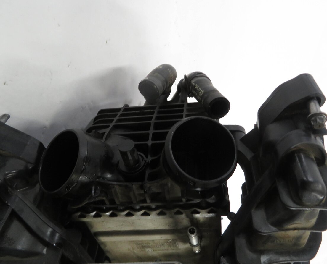 Thumbnail 7: 11-20 MERCEDES CL550 E550 GL450 GL550 GLS550 S550 SL550 - 4.6L INTAKE MANIFOLD
