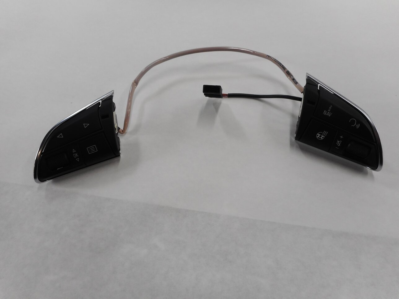 2012 AUDI A7 (C7 4G8) LEFT & RIGHT STEERING SWITCH BUTTON SET-2