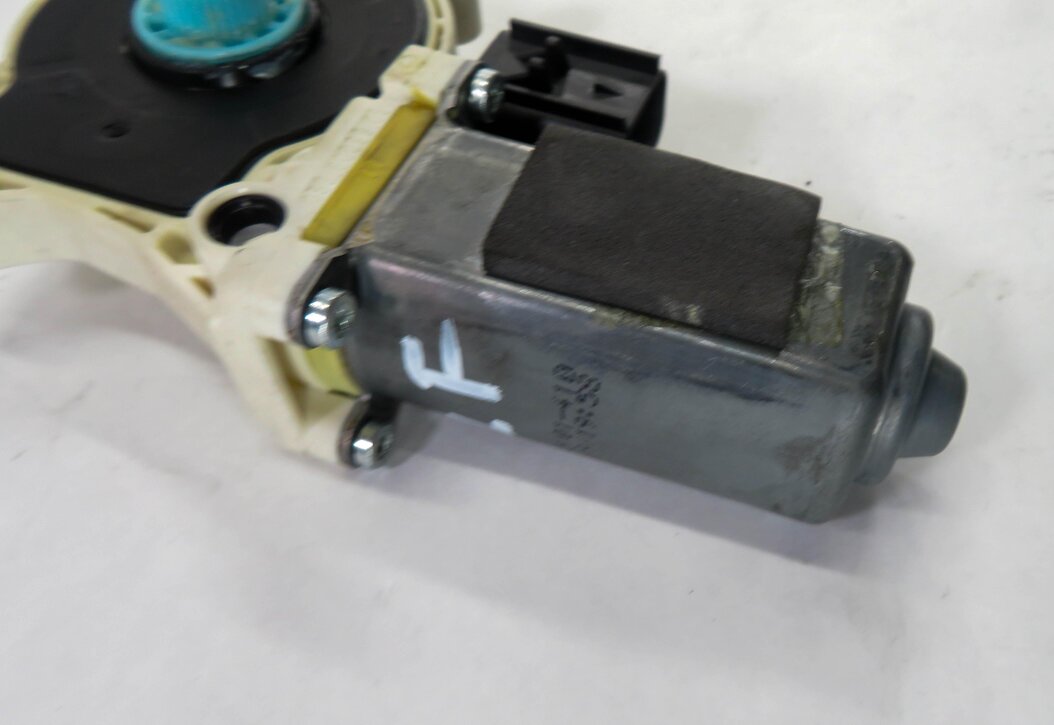Thumbnail 7: 2010-2012 RANGE ROVER (L322) LEFT FRONT DRIVER DOOR POWER WINDOW MOTOR