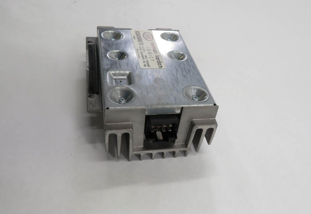 Thumbnail 3: 2010 RANGE ROVER (L322) RADIO STEREO SUB SUBWOOFER AMP AMPLIFIER