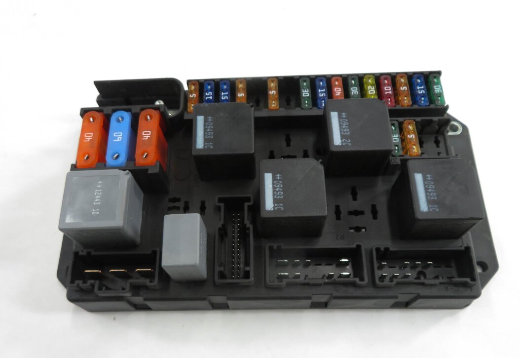Thumbnail 2: 2010 RANGE ROVER (L322) REAR FUSE BOX
