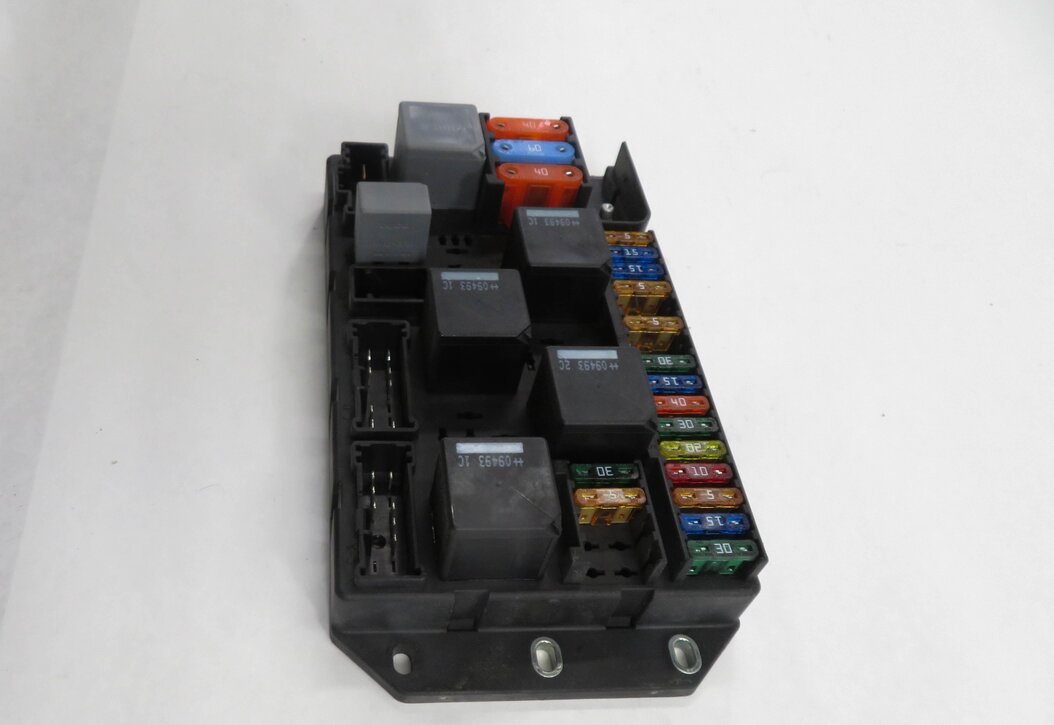 Thumbnail 4: 2010 RANGE ROVER (L322) REAR FUSE BOX