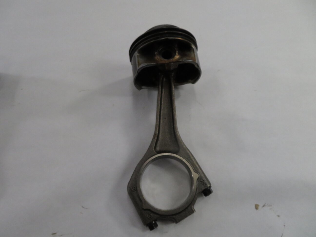 Thumbnail 5: 2010 RANGE ROVER (L322) 5.0L AJ133 V8 (NON SUPER ENGINE) RIGHT PISTON w/ ROD