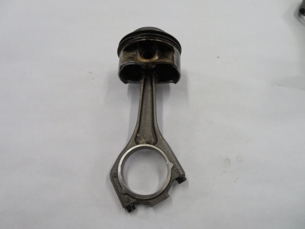 2010 RANGE ROVER (L322) 5.0L AJ133 V8 (NON SUPER ENGINE) LEFT PISTON w/ ROD