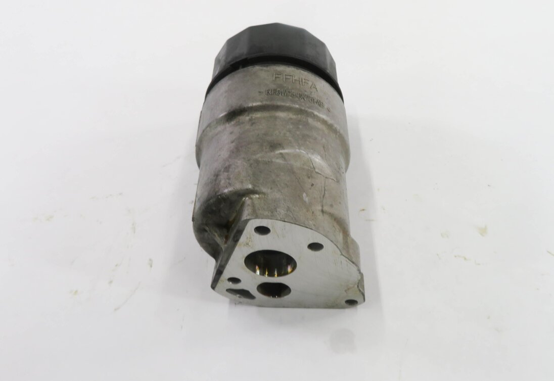 Thumbnail 3: 2010 RANGE ROVER (L322) 5.0L AJ133 V8 ENGINE - OIL FILTER HOUSING w/ CAP