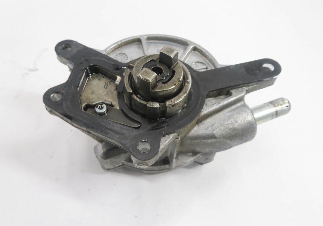 Thumbnail 6: 08-13 MERCEDES E320 E350 GL320 GL350 ML320 ML350 R350 - 3.0L DIESEL VACUUM PUMP