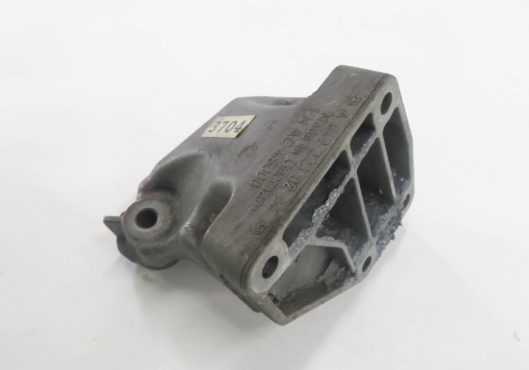 2011 MERCEDES BENZ ML350 (W164) 3.0L DIESEL - LEFT MOTOR ENGINE MOUNT BRACKET