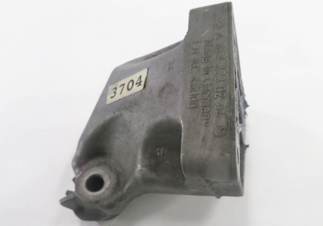 Thumbnail 2: 2011 MERCEDES BENZ ML350 (W164) 3.0L DIESEL - LEFT MOTOR ENGINE MOUNT BRACKET