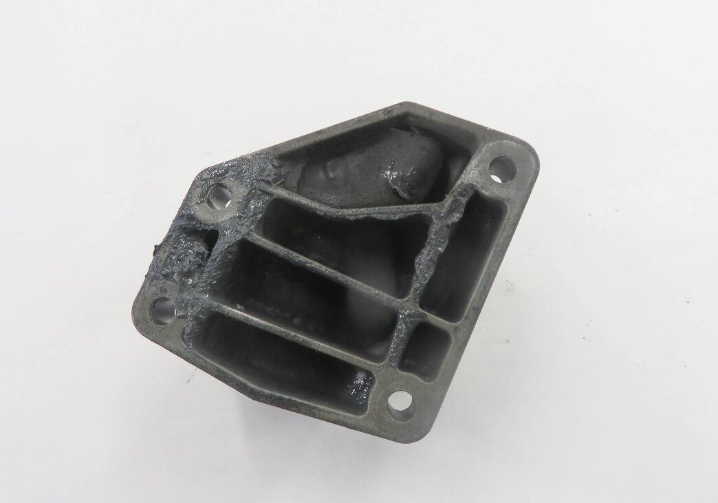 Thumbnail 6: 2011 MERCEDES BENZ ML350 (W164) 3.0L DIESEL - LEFT MOTOR ENGINE MOUNT BRACKET