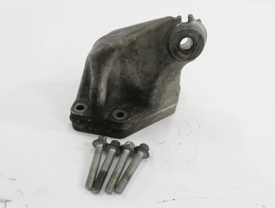 2008 MERCEDES ML320 (W164) 3.0L OM642 DIESEL - LEFT ENGINE MOUNT BRACKET