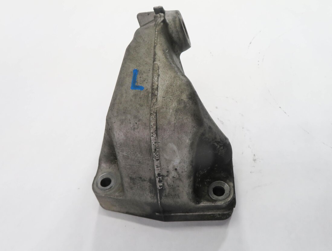 Thumbnail 4: 2008 MERCEDES ML320 (W164) 3.0L OM642 DIESEL - LEFT ENGINE MOUNT BRACKET