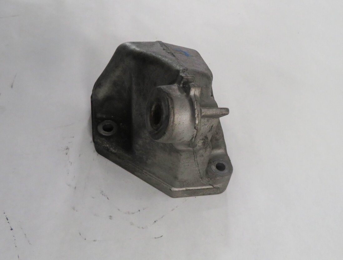 Thumbnail 5: 2008 MERCEDES ML320 (W164) 3.0L OM642 DIESEL - LEFT ENGINE MOUNT BRACKET
