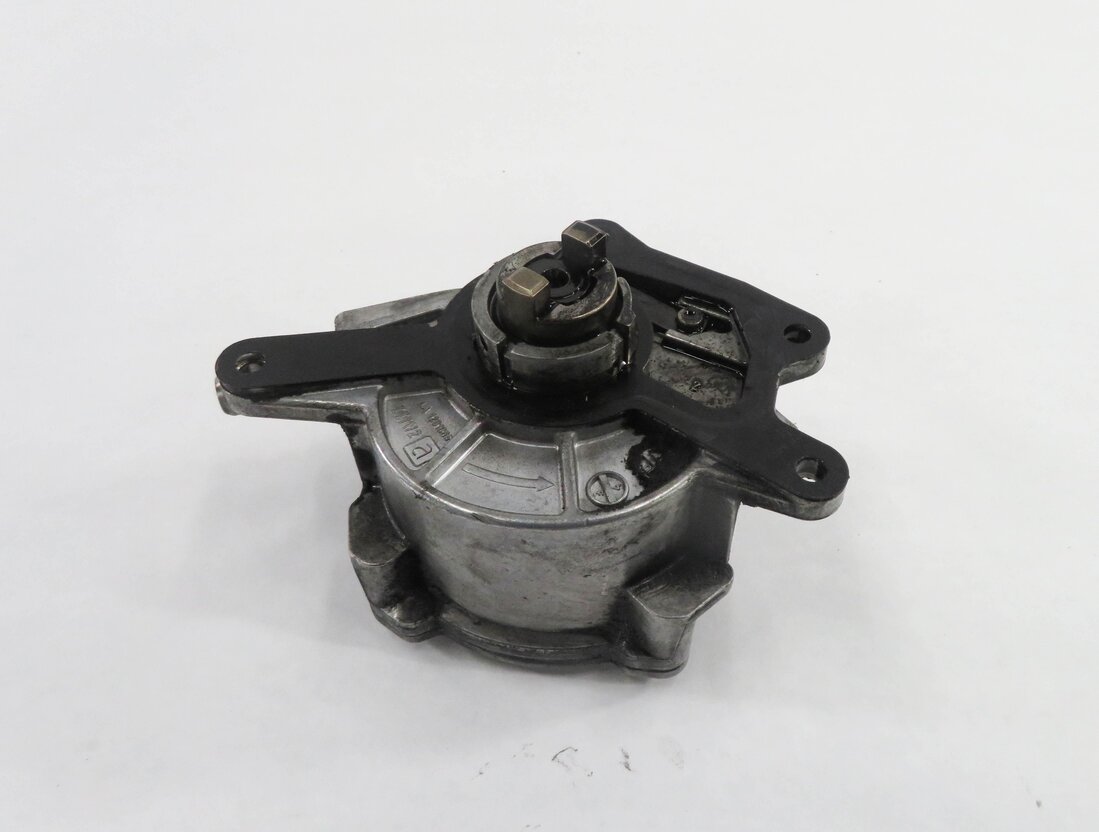 Thumbnail 3: 08-13 MERCEDES E320 E350 GL320 GL350 ML320 ML350 R350 - 3.0L DIESEL VACUUM PUMP