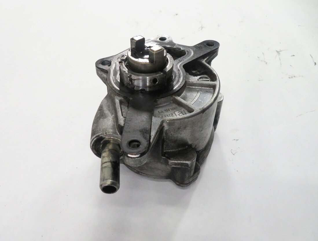Thumbnail 4: 08-13 MERCEDES E320 E350 GL320 GL350 ML320 ML350 R350 - 3.0L DIESEL VACUUM PUMP