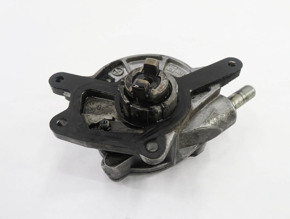 Thumbnail 6: 08-13 MERCEDES E320 E350 GL320 GL350 ML320 ML350 R350 - 3.0L DIESEL VACUUM PUMP