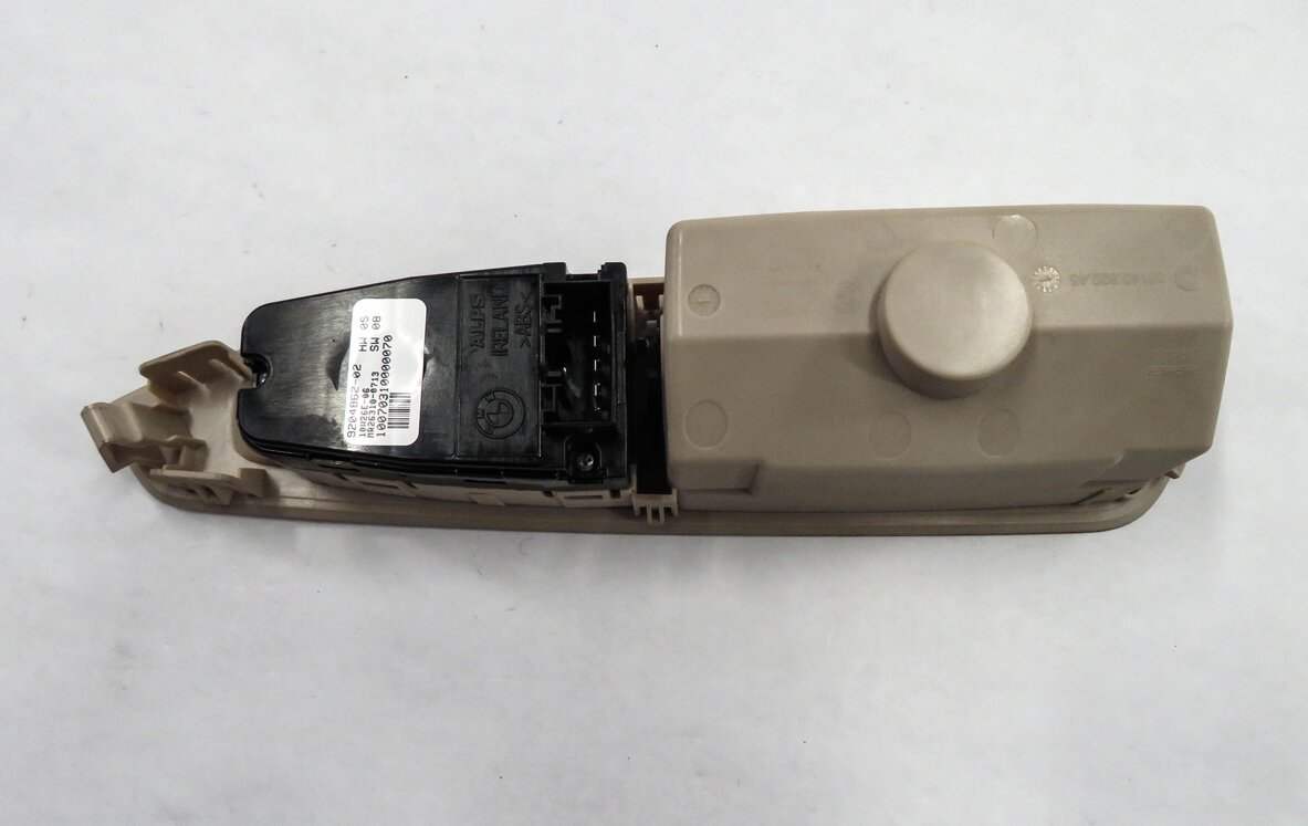 Thumbnail 7: 2011 BMW 750i (F01) LEFT REAR DOOR SUN SHADE WINDOW SWITCH w/ ASH TRAY (OYSTER)
