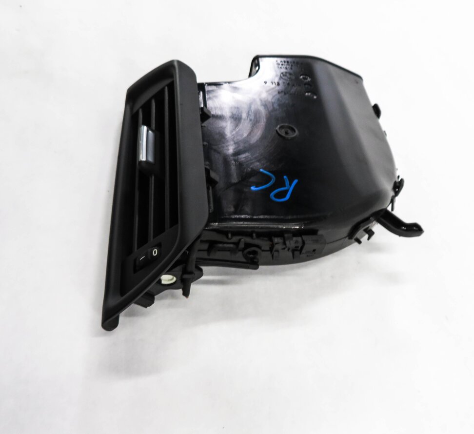 Thumbnail 3: 2011 BMW 750i (F01) RIGHT REAR PILLAR HEATER A/C AIR VENT