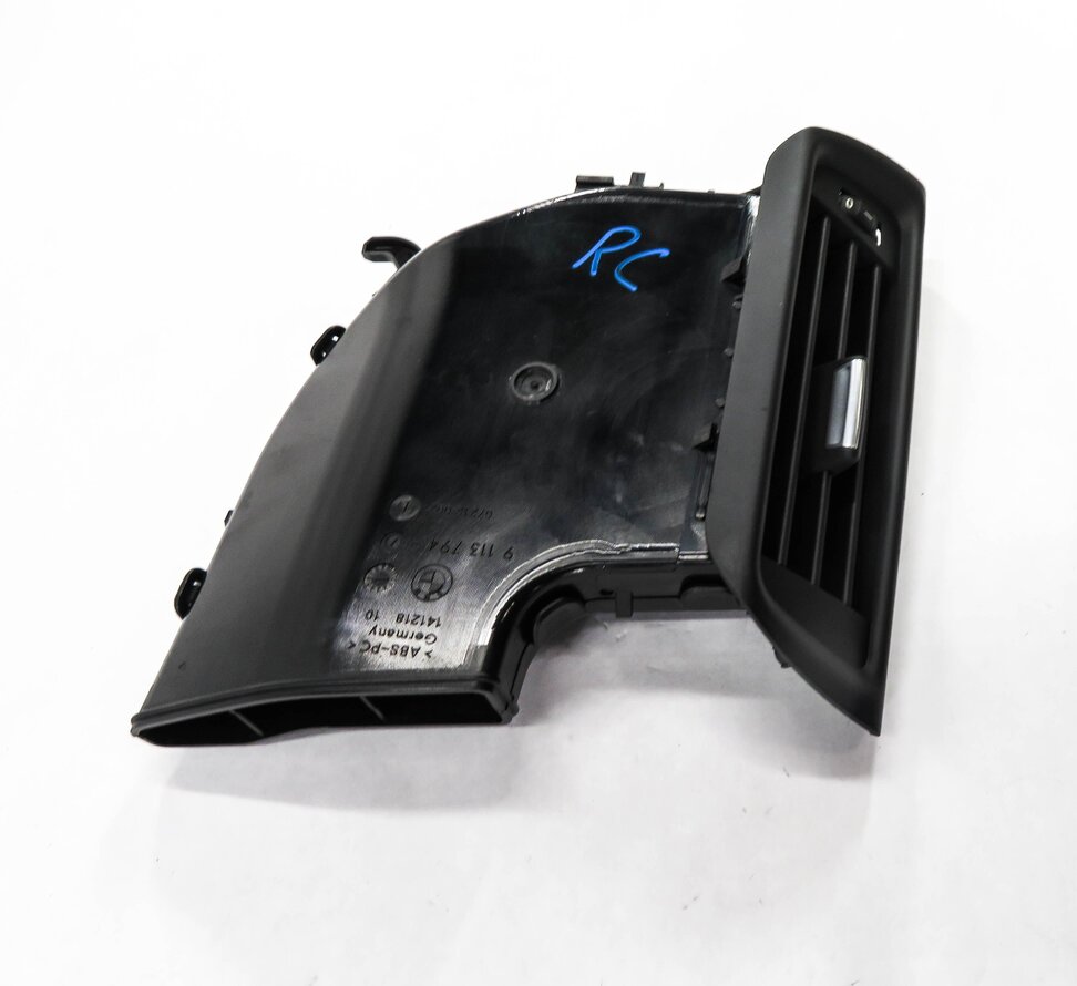 Thumbnail 4: 2011 BMW 750i (F01) RIGHT REAR PILLAR HEATER A/C AIR VENT