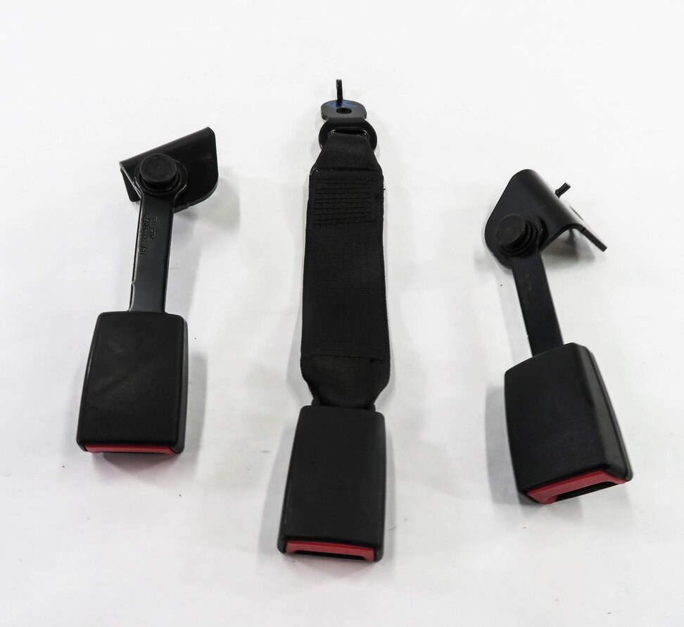 Thumbnail 2: 2011 BMW 750i (F01) REAR SEAT SEATBELT BUCKLE RECEIVER SET-3 (BLACK)