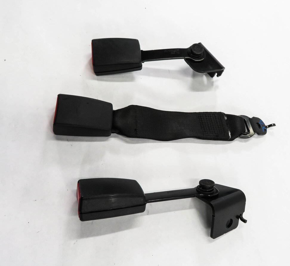 Thumbnail 4: 2011 BMW 750i (F01) REAR SEAT SEATBELT BUCKLE RECEIVER SET-3 (BLACK)