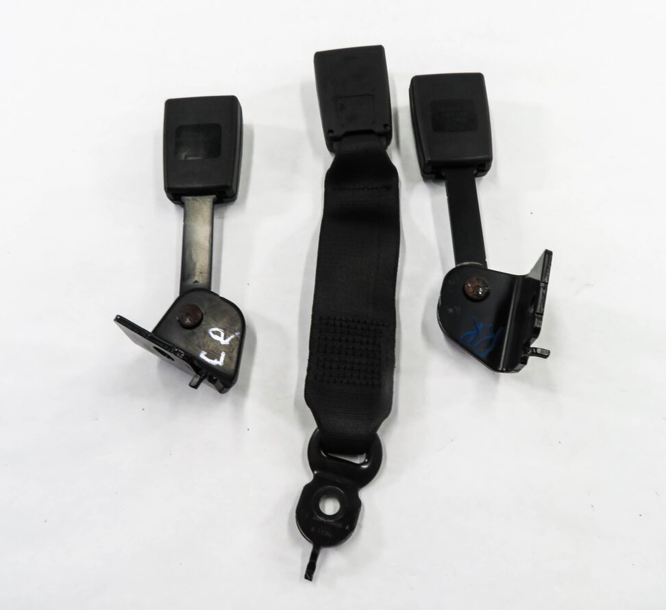 Thumbnail 5: 2011 BMW 750i (F01) REAR SEAT SEATBELT BUCKLE RECEIVER SET-3 (BLACK)