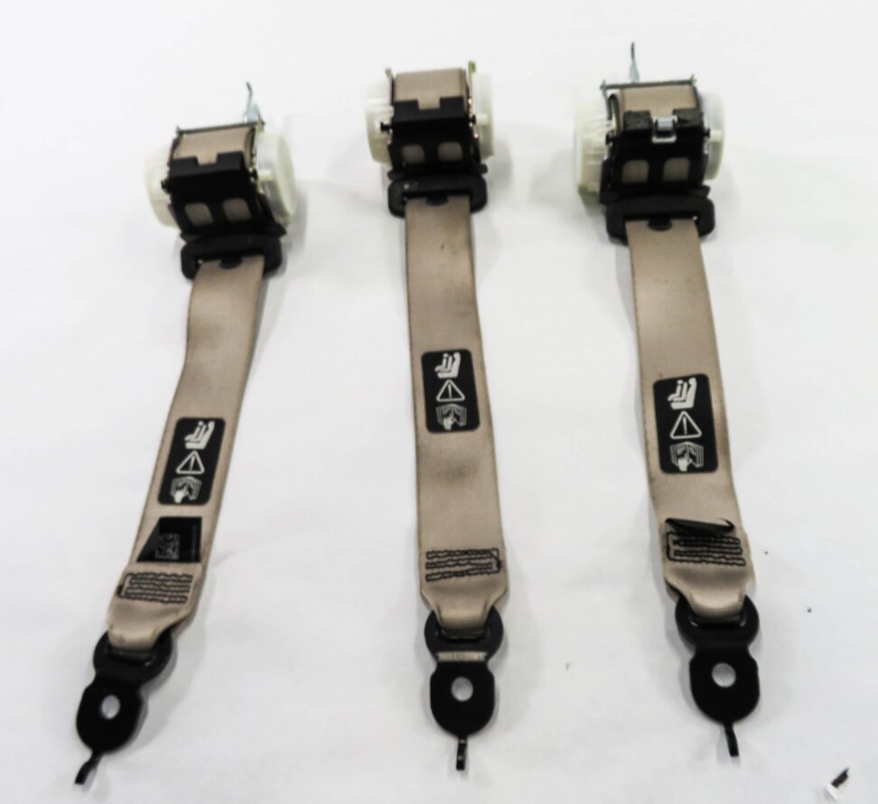 Thumbnail 2: 2011 BMW 750i (F01) REAR SEAT SEATBELT RETRACTOR SET-3 (OYSTER)