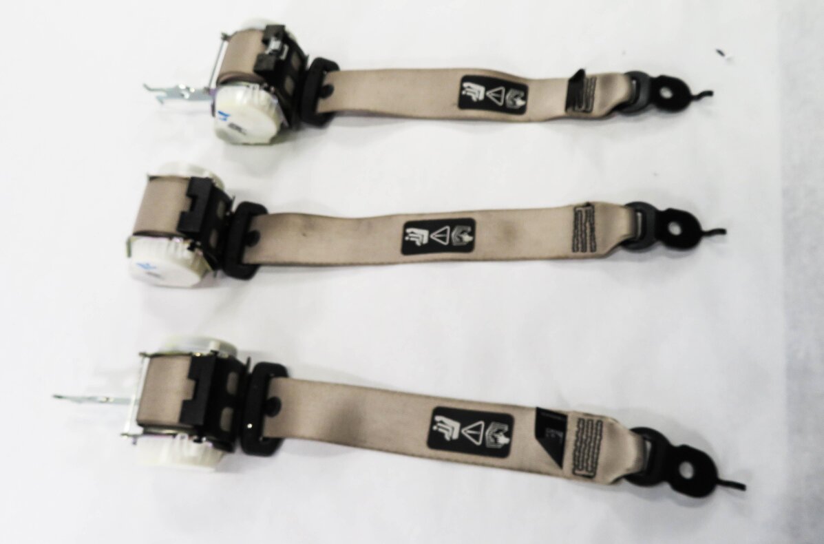 Thumbnail 4: 2011 BMW 750i (F01) REAR SEAT SEATBELT RETRACTOR SET-3 (OYSTER)