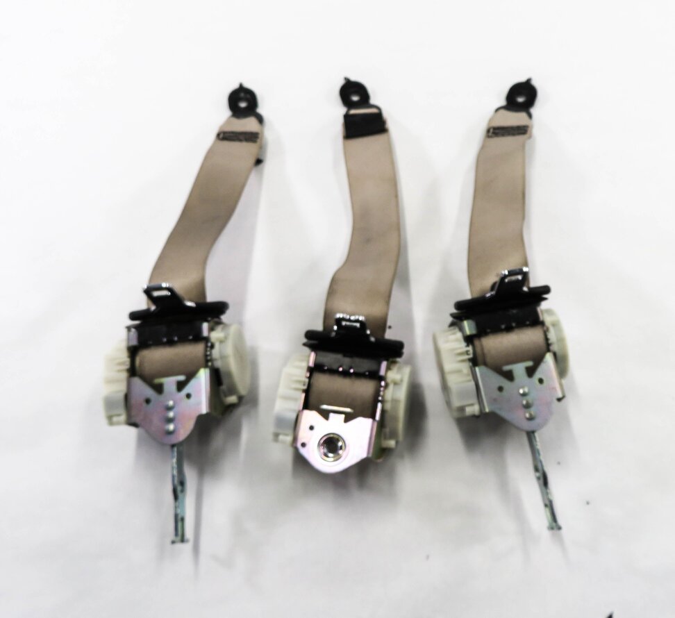 Thumbnail 5: 2011 BMW 750i (F01) REAR SEAT SEATBELT RETRACTOR SET-3 (OYSTER)
