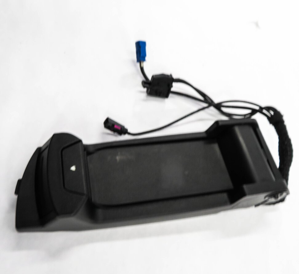 Thumbnail 3: 2011 BMW 750i (F01) FRONT CENTER CONSOLE CELL PHONE CHARGER SNAP IN CRADLE