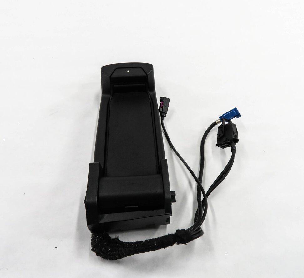 Thumbnail 5: 2011 BMW 750i (F01) FRONT CENTER CONSOLE CELL PHONE CHARGER SNAP IN CRADLE