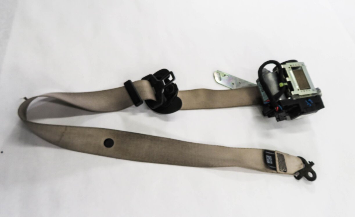 Thumbnail 3: 2009-2012 BMW 740i 750i 760i B7 (F01) LEFT DRIVER SEATBELT RETRACTOR (OYSTER)