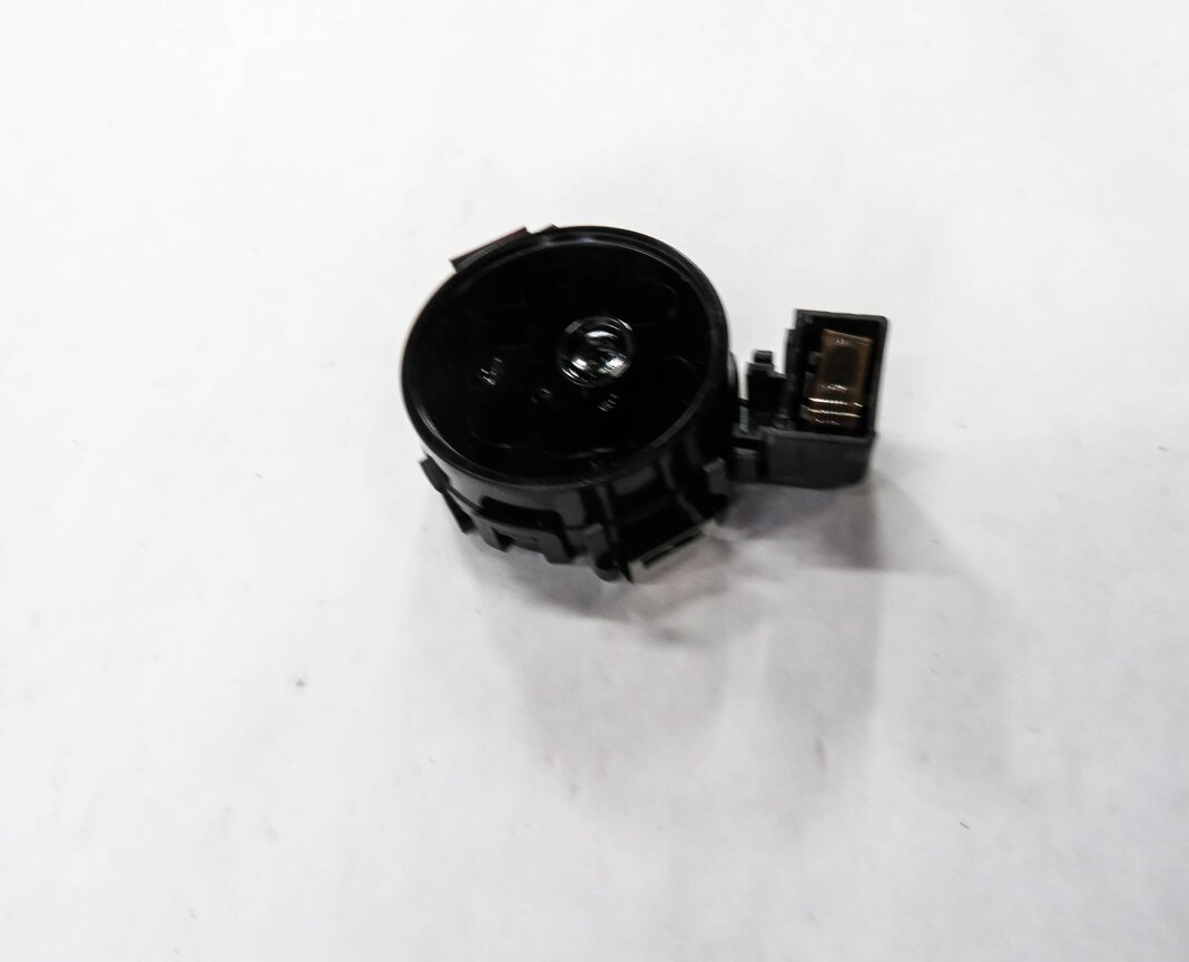 Thumbnail 4: 2011 BMW 750i (F01) FRONT WINDSHILED RAIN WATER SOLAR LIGHT SENSOR (RLS)