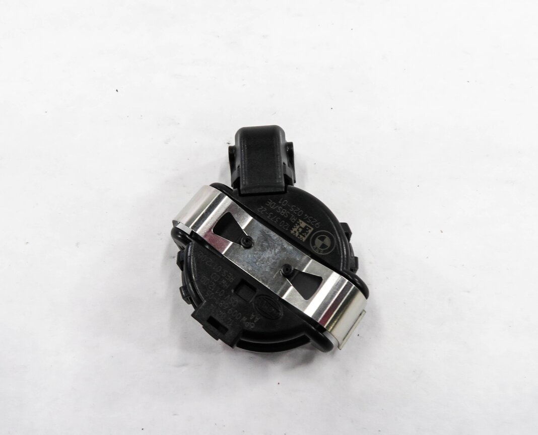 Thumbnail 5: 2011 BMW 750i (F01) FRONT WINDSHILED RAIN WATER SOLAR LIGHT SENSOR (RLS)
