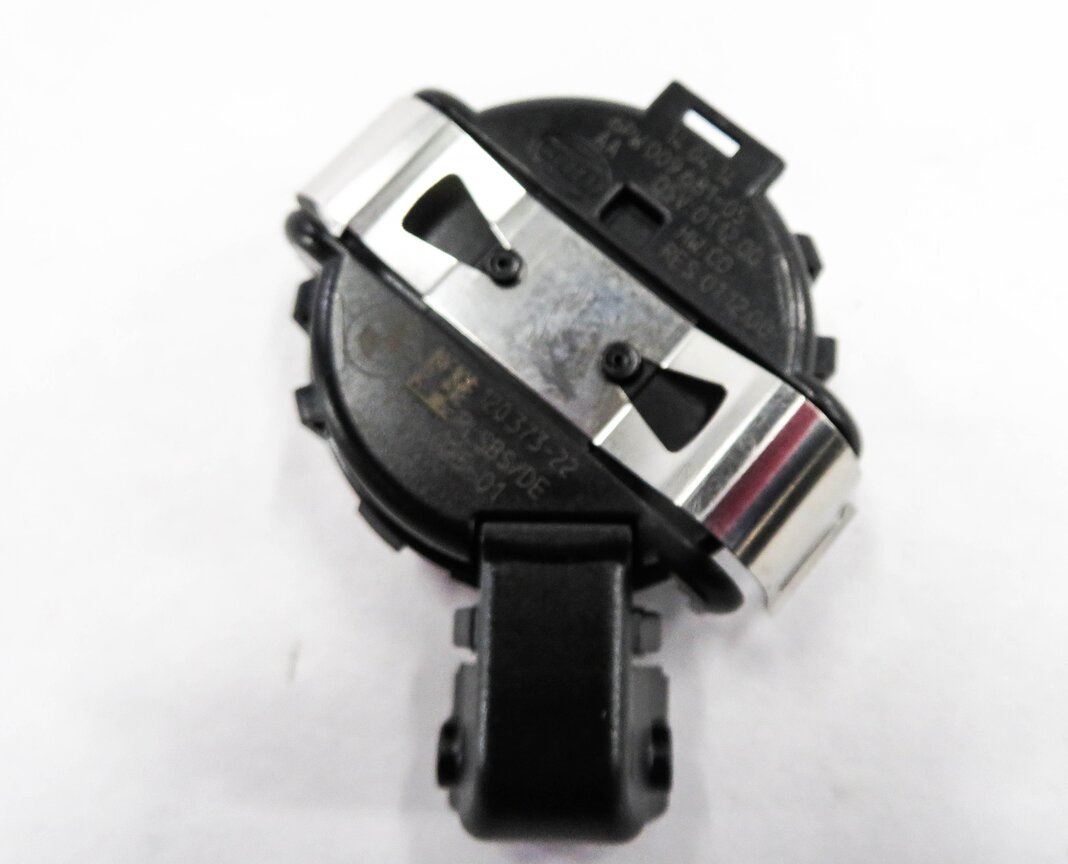 Thumbnail 6: 2011 BMW 750i (F01) FRONT WINDSHILED RAIN WATER SOLAR LIGHT SENSOR (RLS)