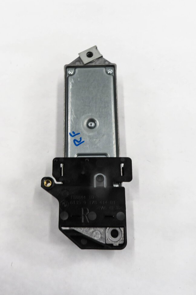 Thumbnail 6: 2009-2012 BMW 740i 750i 760i B7 (F01 F02) RIGHT FRONT PASSENGER SEATBELT MODULE