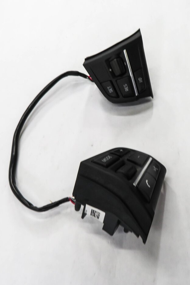 Thumbnail 3: 2011 BMW 750i (F01) STEERING CRUISE CONTROL PHONE MODE SWITCH BUTTON SET-2