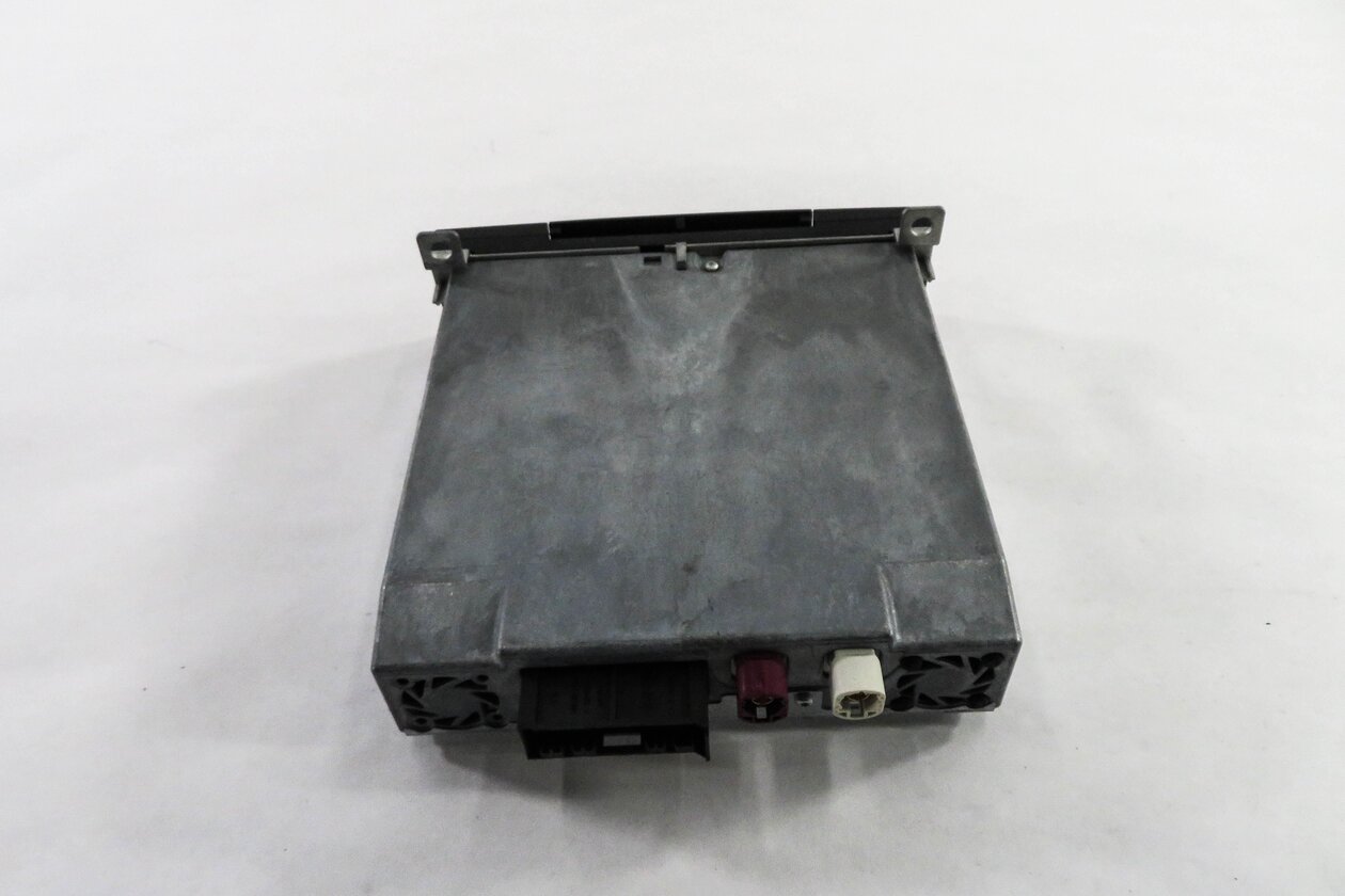 Thumbnail 7: 09-11 BMW 535iGT 550iGT 740i 750i 760i (F01 F02 F07) REAR DVD VIDEO DISC PLAYER