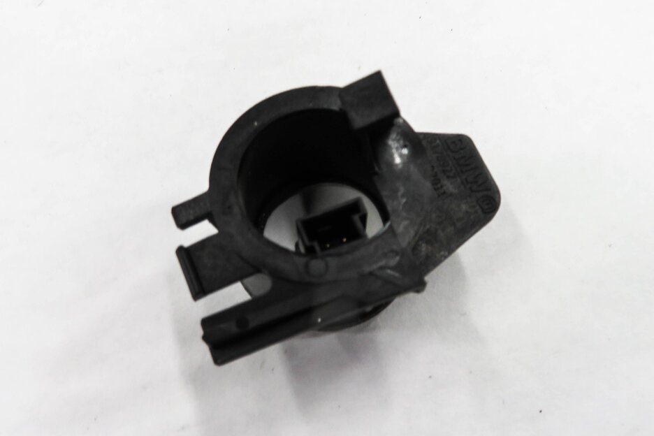 Thumbnail 1: 2011 BMW 750i (F01) IGNITION SWITCH IMMOBILIZER MODULE COIL RING