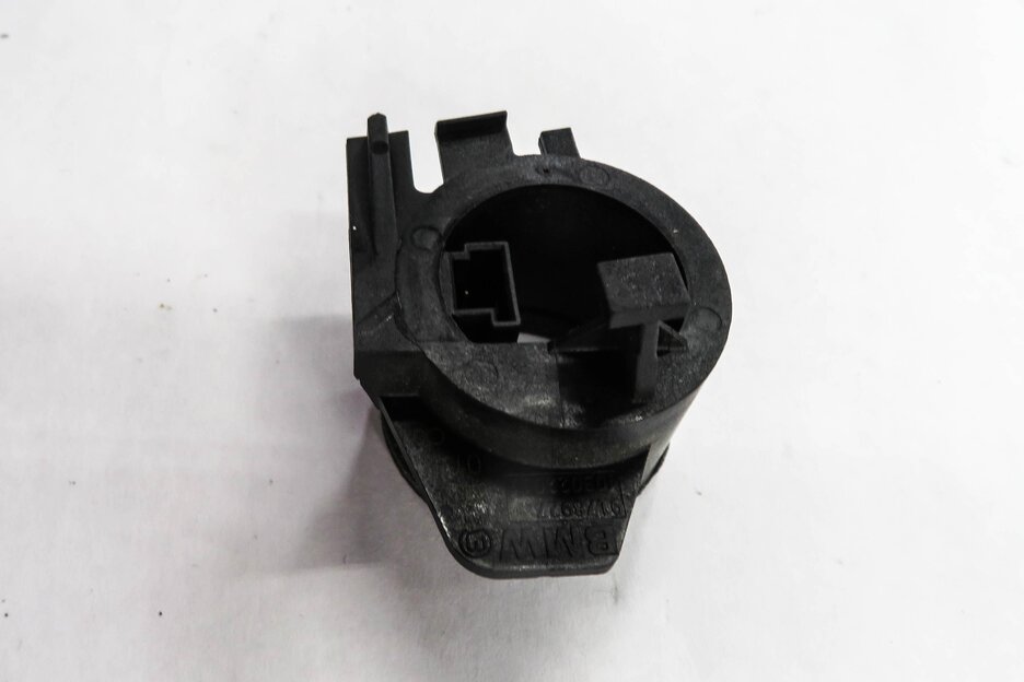 Thumbnail 3: 2011 BMW 750i (F01) IGNITION SWITCH IMMOBILIZER MODULE COIL RING